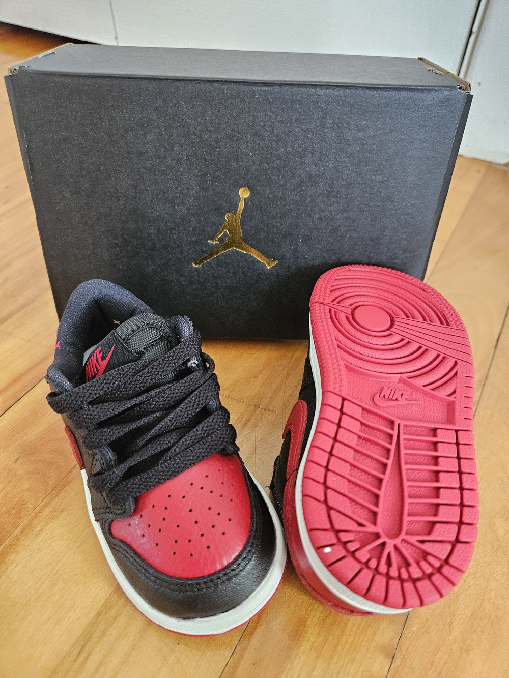 Nike Kids Black & Red Sneakers - Jordan 1 Retro Low OG